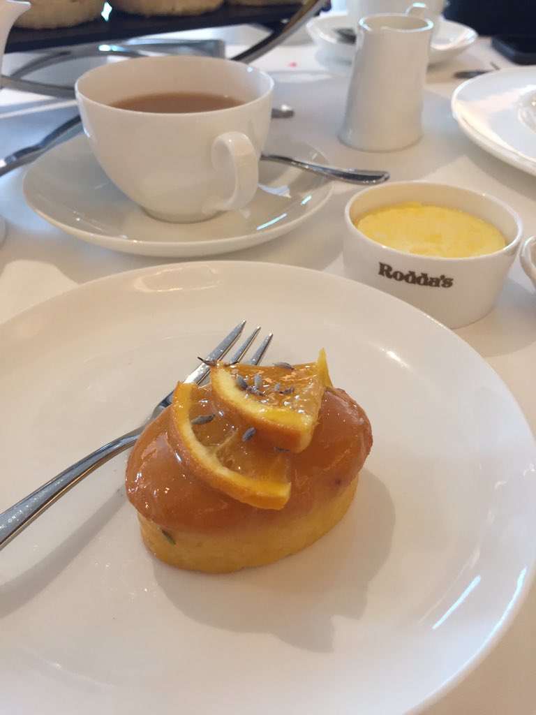 KarenBurnsBooth's tweet photo. Expect amazing cakes at an @eric_lanlard Afternoon Tea on #Britannia @pandocruises in the Epicurean #teawitheric https://t.co/1WT6zK1IQU