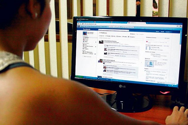 NoticiasCaracol's tweet photo. Una joven de 18 años demandó a los papás por publicar fotos suyas en Facebook https://t.co/XyKAz9n77X https://t.co/BXZfrvlbdL