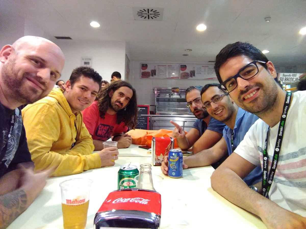 JuanluGarciaB's tweet image. #DeSymfony día I
Muy interesantes las charlas sobre Docker, Sonata y el &quot;monólogo-charla&quot; de  PCComponentes