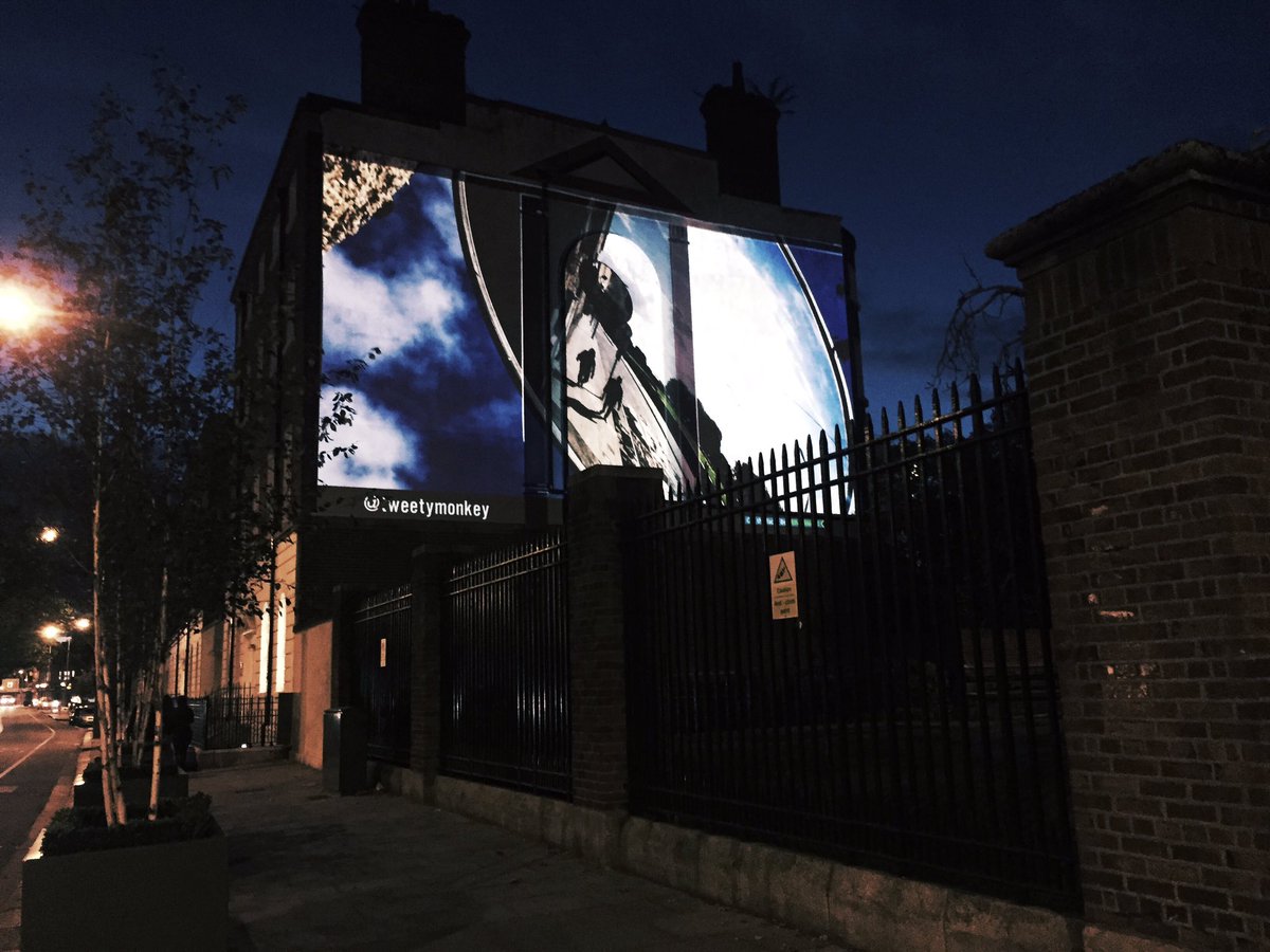 ConorGlennon_'s tweet photo. Project an image onto a building โ
Amazing photos @tweetymonkey's #GuinnessInTheCity exhibition for #CultureNight https://t.co/muOby0J3jO