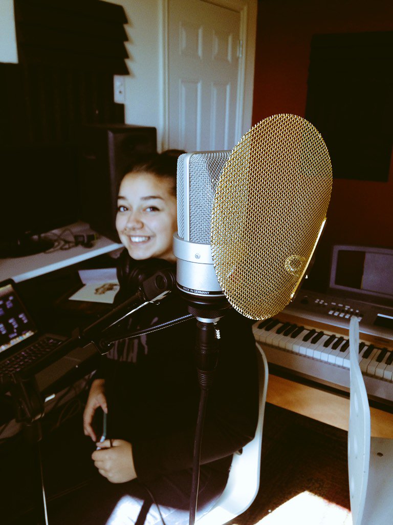 EmilyHJ's tweet photo. Workin on some fun stuff for @JostieFlicks ! https://t.co/tqY8MHRpmS
