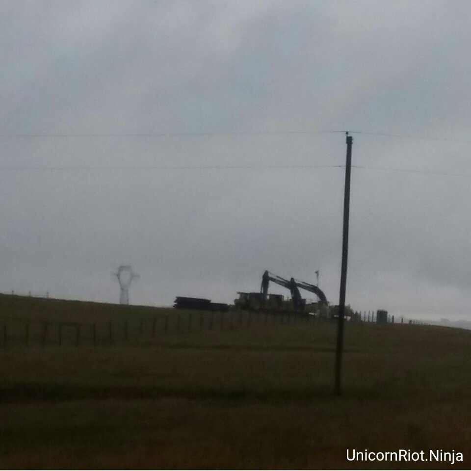UR_Ninja's tweet image. This Dakota Access construction machinery stranded on Cannonball Ranch since #NoDAPL actions began in area in August