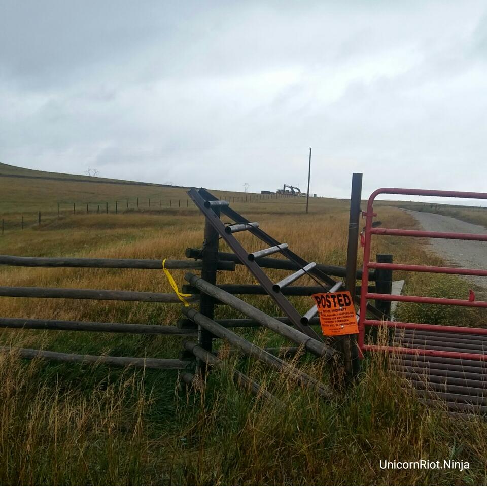 UR_Ninja's tweet image. This Dakota Access construction machinery stranded on Cannonball Ranch since #NoDAPL actions began in area in August