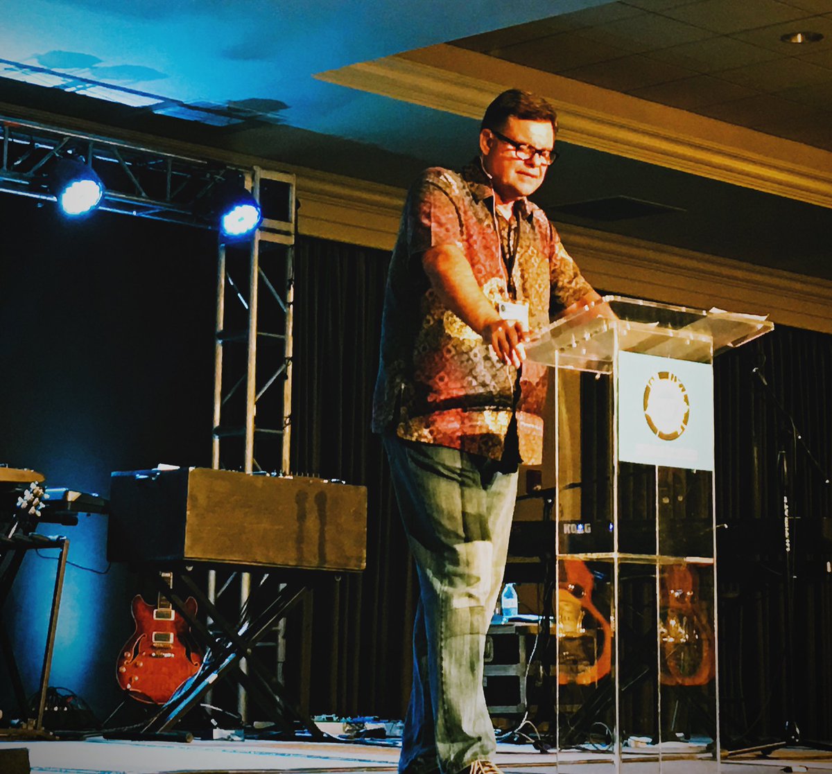 JonTyson's tweet photo. @bobrobertsjr absolutely throwing it down at #EFM2016. No one inspires me to enlarge my kingdom vision more than him https://t.co/j4JFTnXTqq