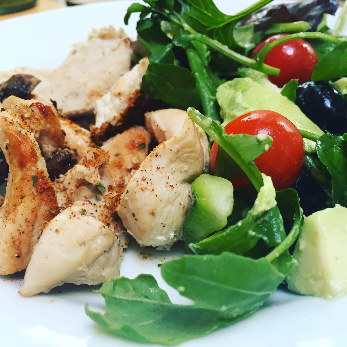 FitChick_C's tweet photo. Yes I ❤️#chicken and #spice #periperi with @thegymchef 😋#reasontoseason 😀 https://t.co/qzCTNcSaUi