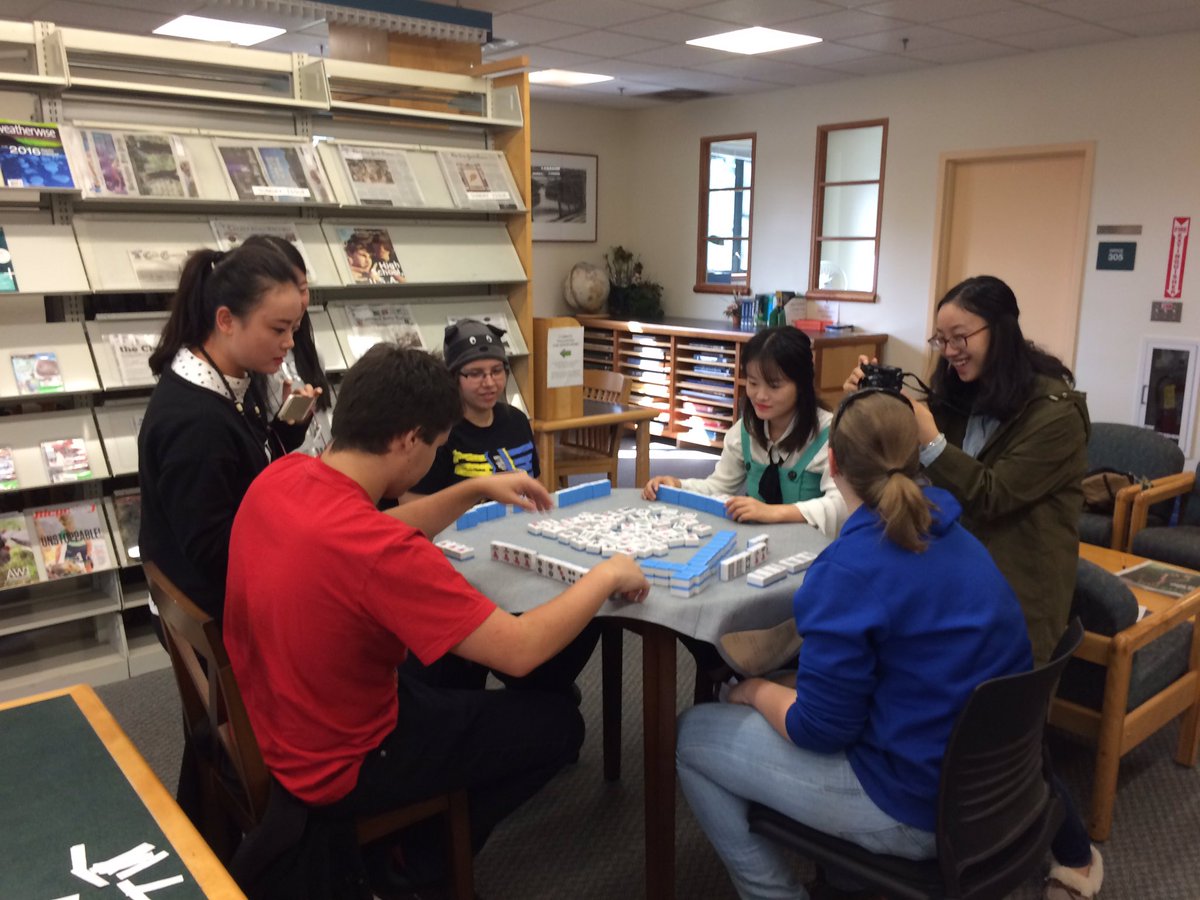 Mahjong at the library. 在图书馆打麻将！