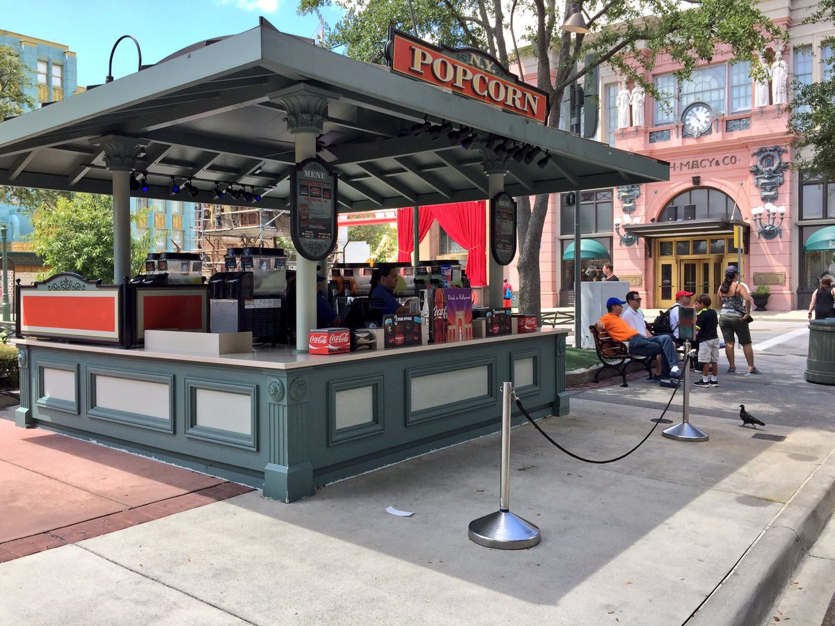 OrlandoInformer's tweet photo. This year's specialty #HHN26 drinks! (H/t @CPlagmann) https://t.co/5tRzGajuL1