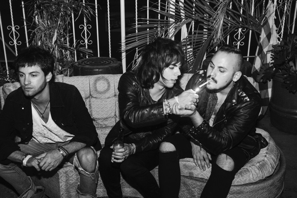 from the school of no advantage 🚬

📷• @CingramVisual 

#thekarmakillers #Alicemagazinenyc