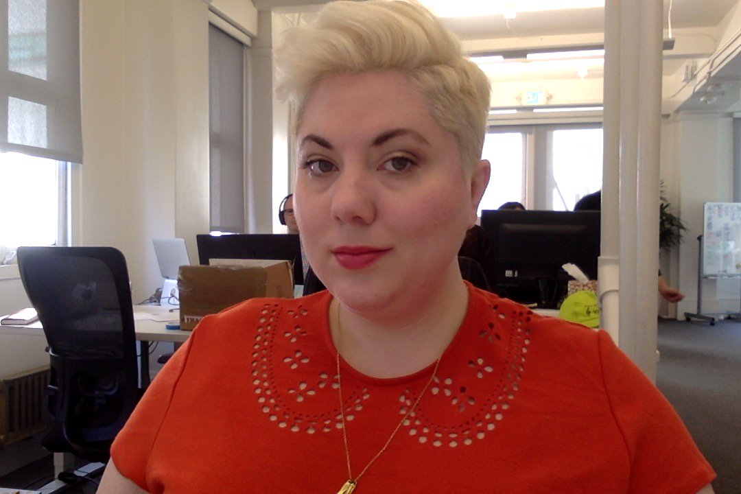 mostlymartha's tweet image. My power color. #deskselfie #featuringjohn