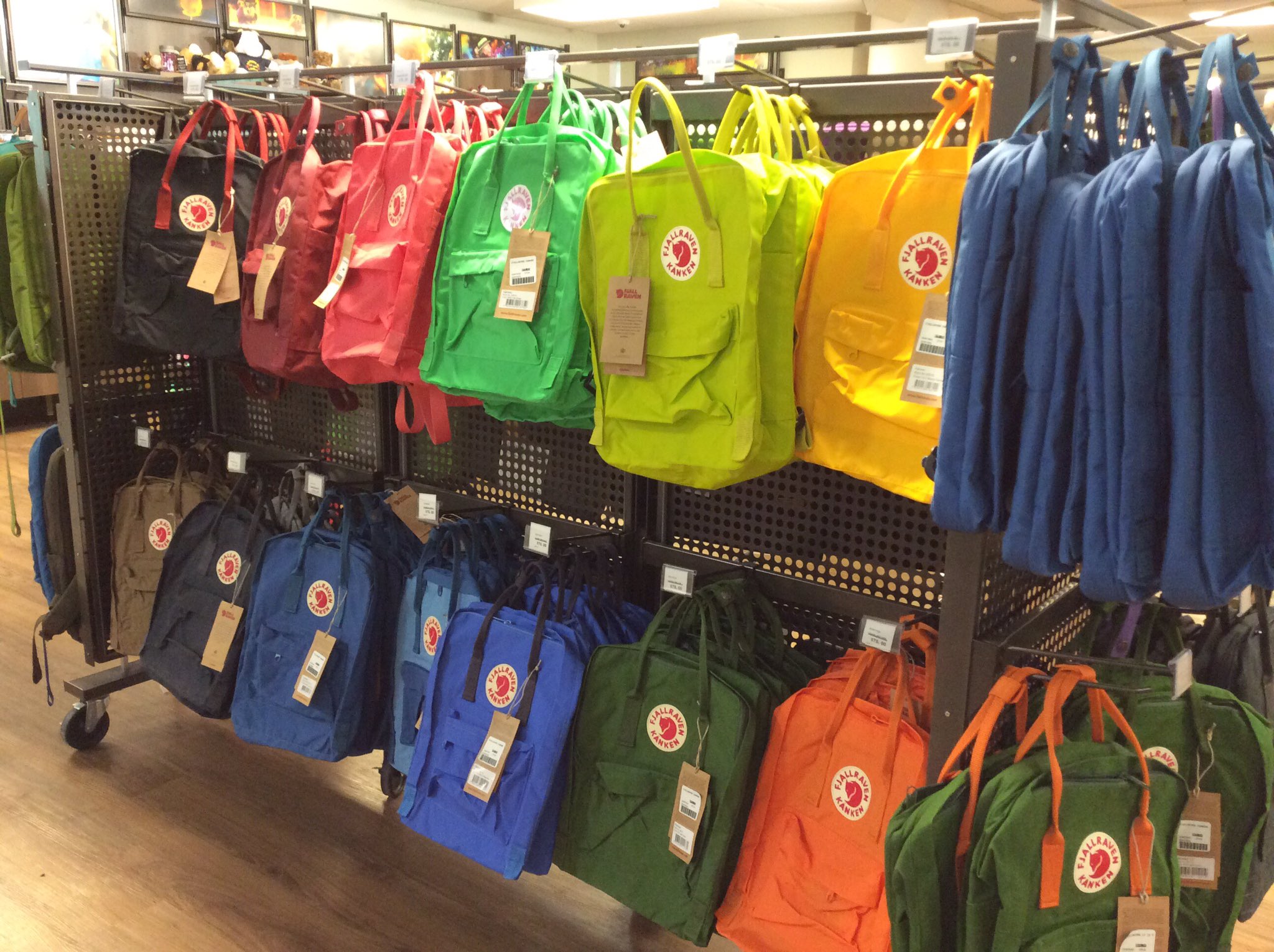 Stratford on Avon mate Vuilnisbak UC Davis Stores on Twitter: "Fjallraven Kanken backpacks are at 25% off  today to customers who present their One Day Sale postcard!  https://t.co/qAJe2YCdRT" / Twitter