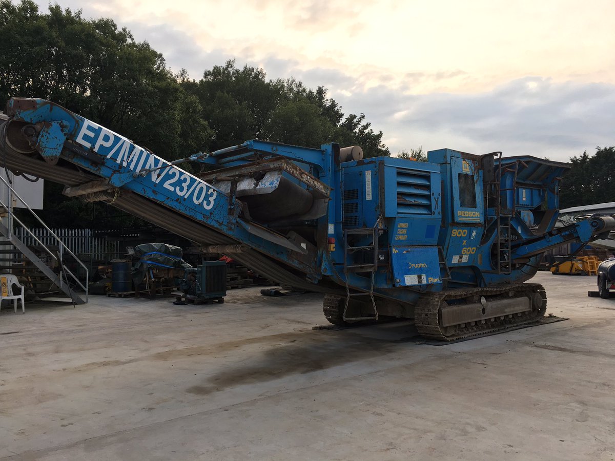 UsedcrushersLtd's tweet photo. Terex Pegson Metrotrak 900 X 600, 2002, 6700hrs, Side Belt and Overband Magnet £46,000 ex works. https://t.co/c26vmxDVgU