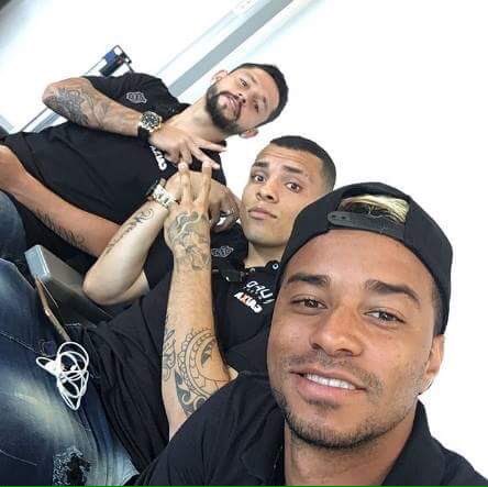 RafaShow22's tweet photo. Domingo tem jogo importante. #Partiu ✈️⚽️👊🏾 https://t.co/qGqutrFDsS