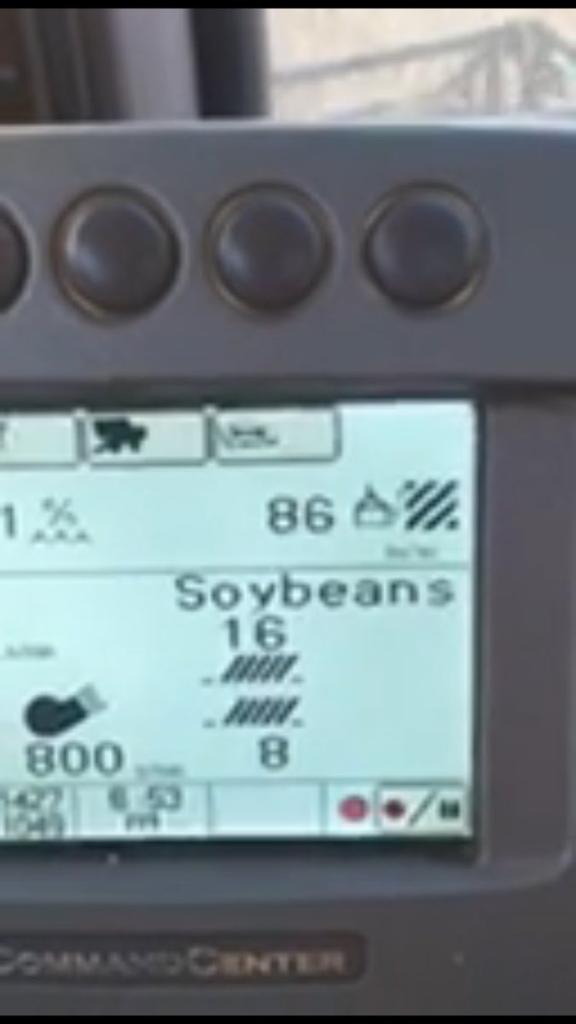 PioneerSeeds's tweet photo. RT @schanbacherseed @DuPontPioneer P27T47R pouring in near Shellsburg! 68 to 86 across 1/2 mile!  #YieldHero https://t.co/SvUzAH8dUt