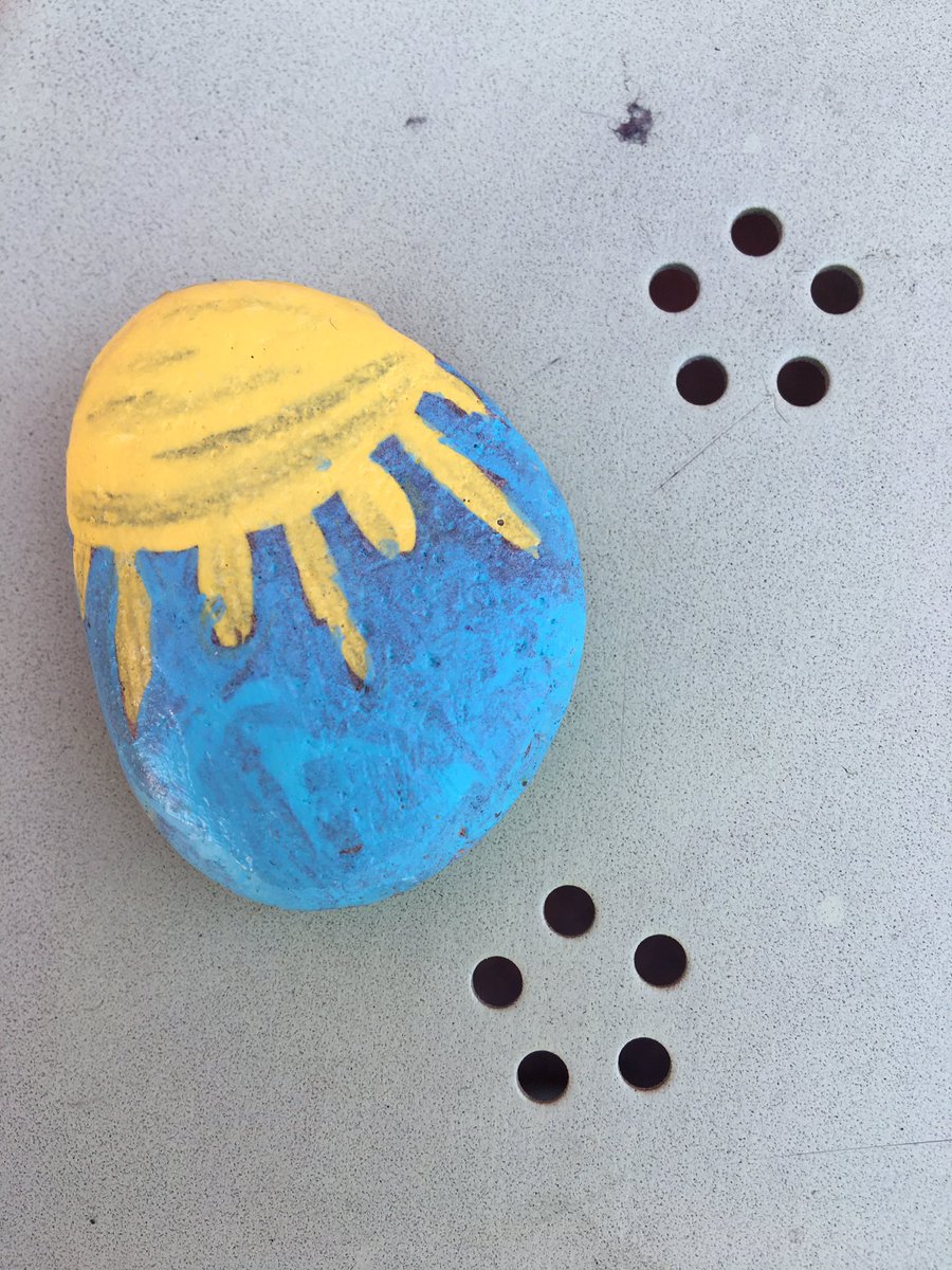 BeKindRockOn's tweet photo. #BeKindRockOn left some rocks in Portland 😄 https://t.co/qD5FUM7i47