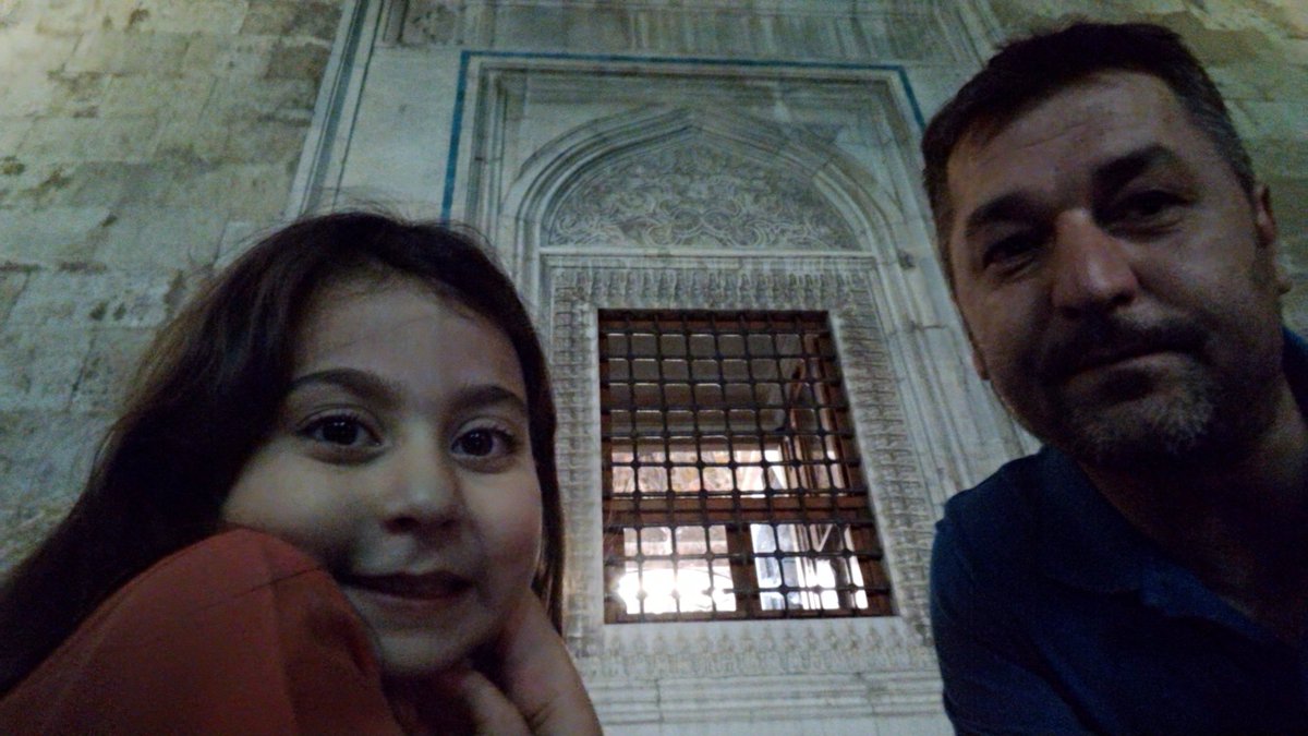 murathaykir's tweet photo. #yesilcami ziyareti sonrası çay molası https://t.co/emLTOeHOTj