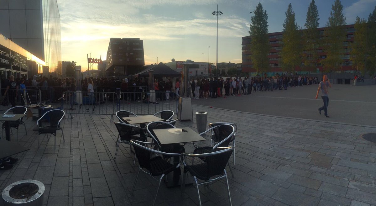 kunstlinie's tweet photo. De #KAFtival rij stroomt nu binnen! https://t.co/sJDlFNmAq7