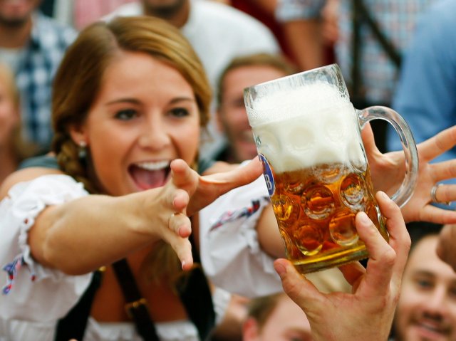 When the bartender hands you the first beer of the night. #Oktoberfest