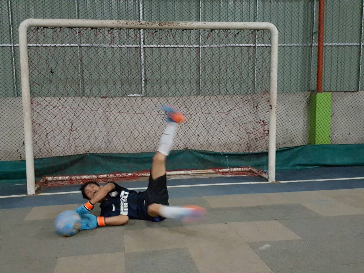 TIM11_FC's tweet photo. Moment @ES_Finanda saat sesi latihan sabtu malam.
#Training11 https://t.co/6RtA6SALtx