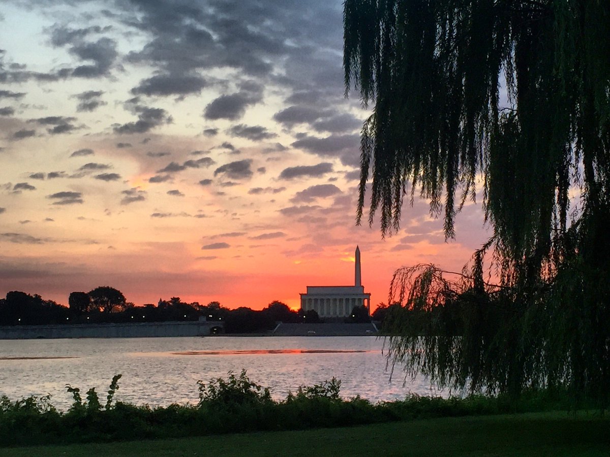 Awesome sunrise this morning, DC. Great photo by Mariya Tolentino...