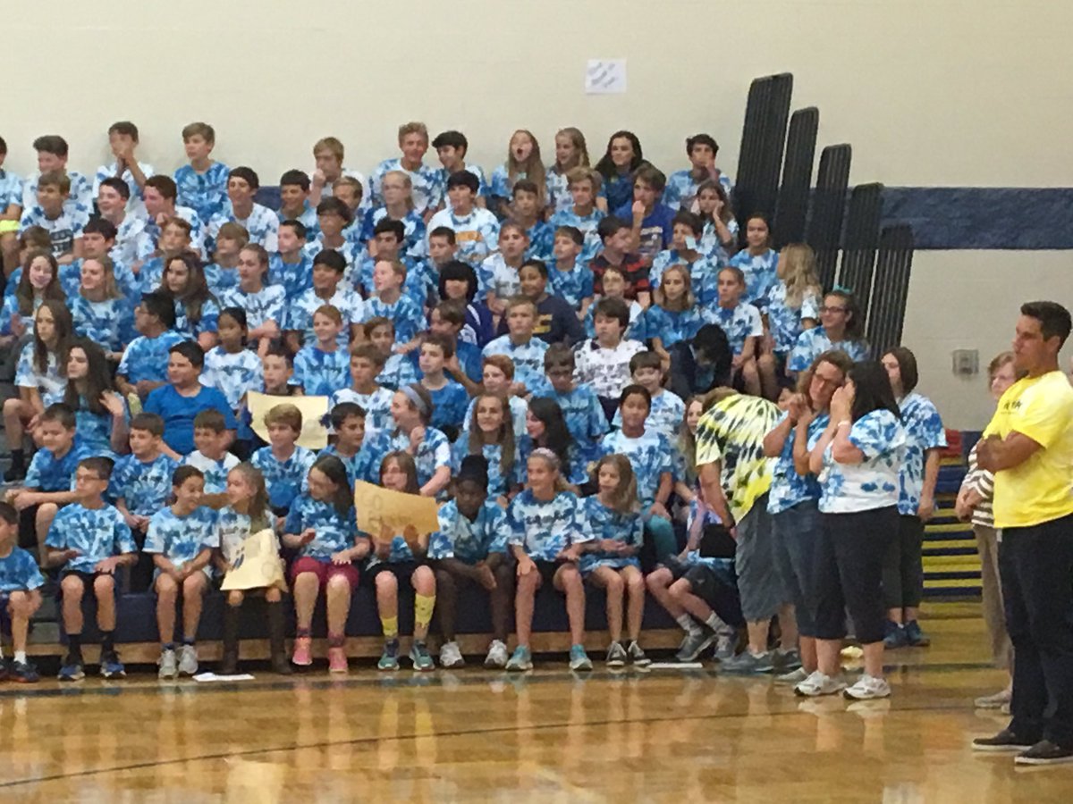 OlsonTom11's tweet image. MMS celebrates homecoming week with our own LIGHT pep rally! #livewithLIGHT!