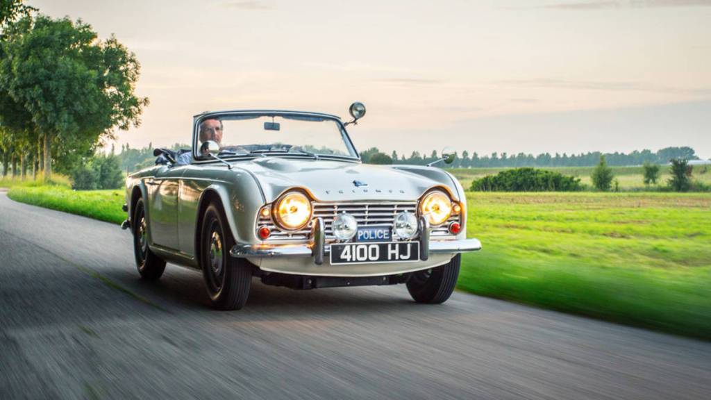 okcarmag's tweet photo. This Triumph TR4 police car needs a new home https://t.co/OJMwN7JiSj https://t.co/Vqb9eFOpCt