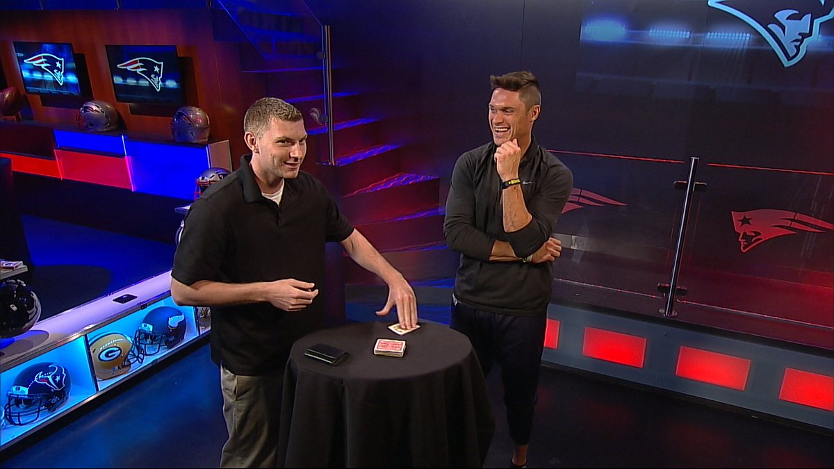 Chris Hogan reads magician's mind and wins his wallet

WATCH: bit.ly/2cUuajP #Patriots #Magic #NFL