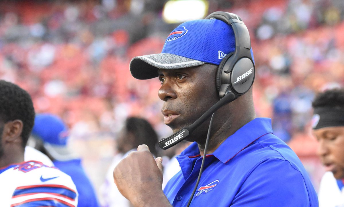 FourFallsof0607's tweet photo. You VS the guy she tells you not to worry about #billsmafia #byebyeroman https://t.co/g5dWh680Uv