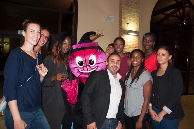 TMB_Basket's tweet image. Plus qu'une journée avant le démarrage de la saison #LF2 ! La #teamTMB vous attends avec @ShootyTMB en grande forme