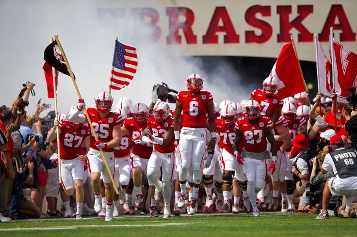 PickSixPreviews's tweet photo. RETWEET if Nebraska is your pick to win vs. Oregon #FanVote https://t.co/fpw889YUft