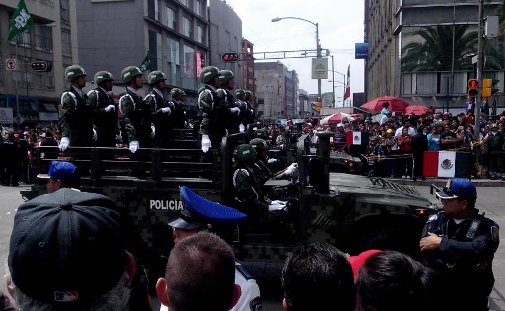 El_Universal_Mx's tweet photo. #Galería Parada militar por el 206 aniversario de la Independencia #16DeSeptiembre https://t.co/CyCpfujSL9 https://t.co/1vidFZxk9B