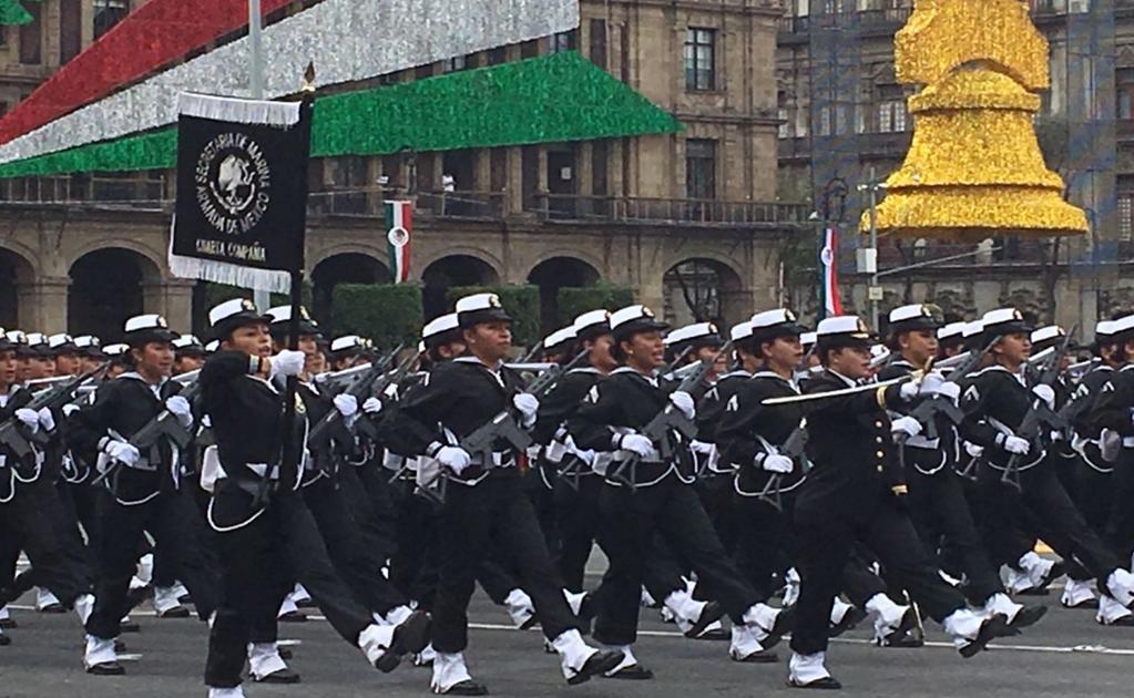 El_Universal_Mx's tweet photo. #Galería Parada militar por el 206 aniversario de la Independencia #16DeSeptiembre https://t.co/CyCpfujSL9 https://t.co/1vidFZxk9B