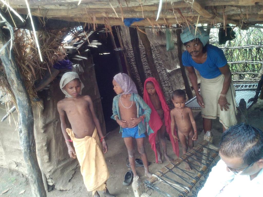 CollectrBarwani's tweet photo. . #distBarwani #blockPati #day2 of #opStepupImmunise in pictures . #immunisationdrive https://t.co/U9lmmwGVVh
