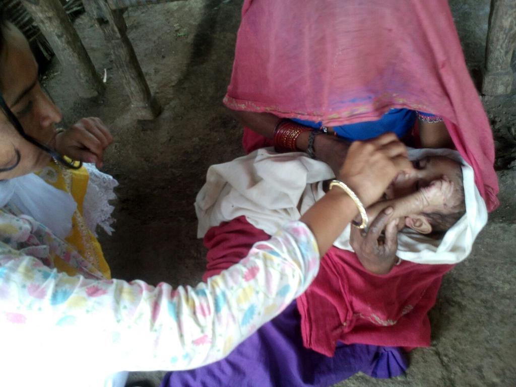 CollectrBarwani's tweet photo. . #distBarwani #blockPati #day2 of #opStepupImmunise in pictures . #immunisationdrive https://t.co/2eWsCEkurs