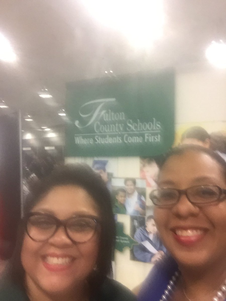 AdrienneGSmith1's tweet photo. L. Jones and I are recruiting for FCS at the AUCC Career Fair. #Talentsearch @amills4 @FCiAchieve @HilliardElem https://t.co/8upjeM5LVg