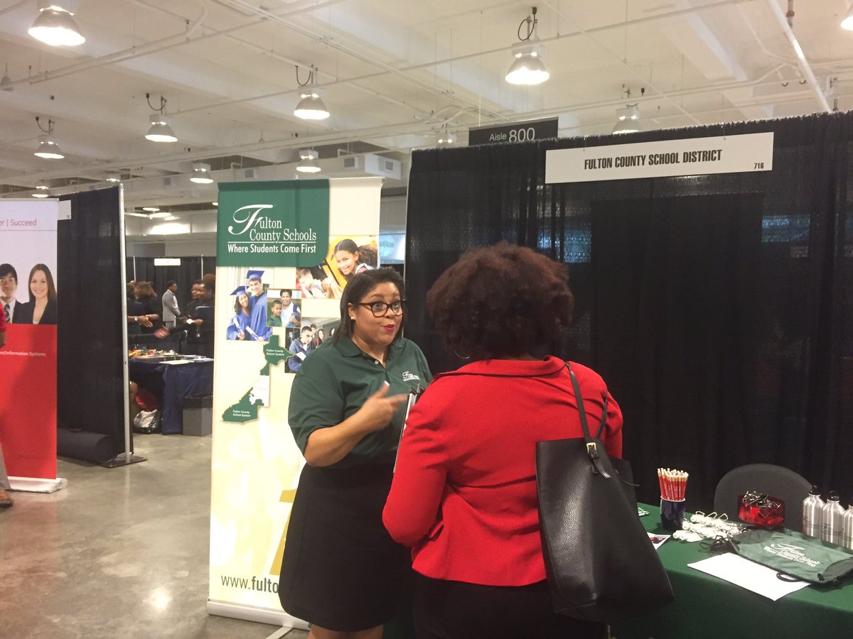 AdrienneGSmith1's tweet photo. L. Jones and I are recruiting for FCS at the AUCC Career Fair. #Talentsearch @amills4 @FCiAchieve @HilliardElem https://t.co/8upjeM5LVg