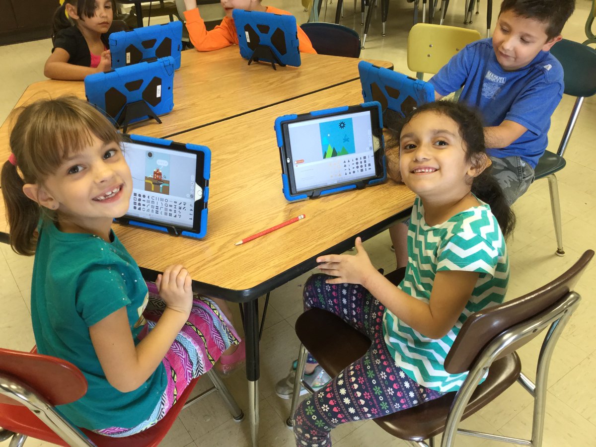 rlascusd116's tweet photo. K-12 New Device Pilot Program in action @MurphyMustang 1st grade students learning art on iPads #RLASPride https://t.co/rS5XsYzDCZ