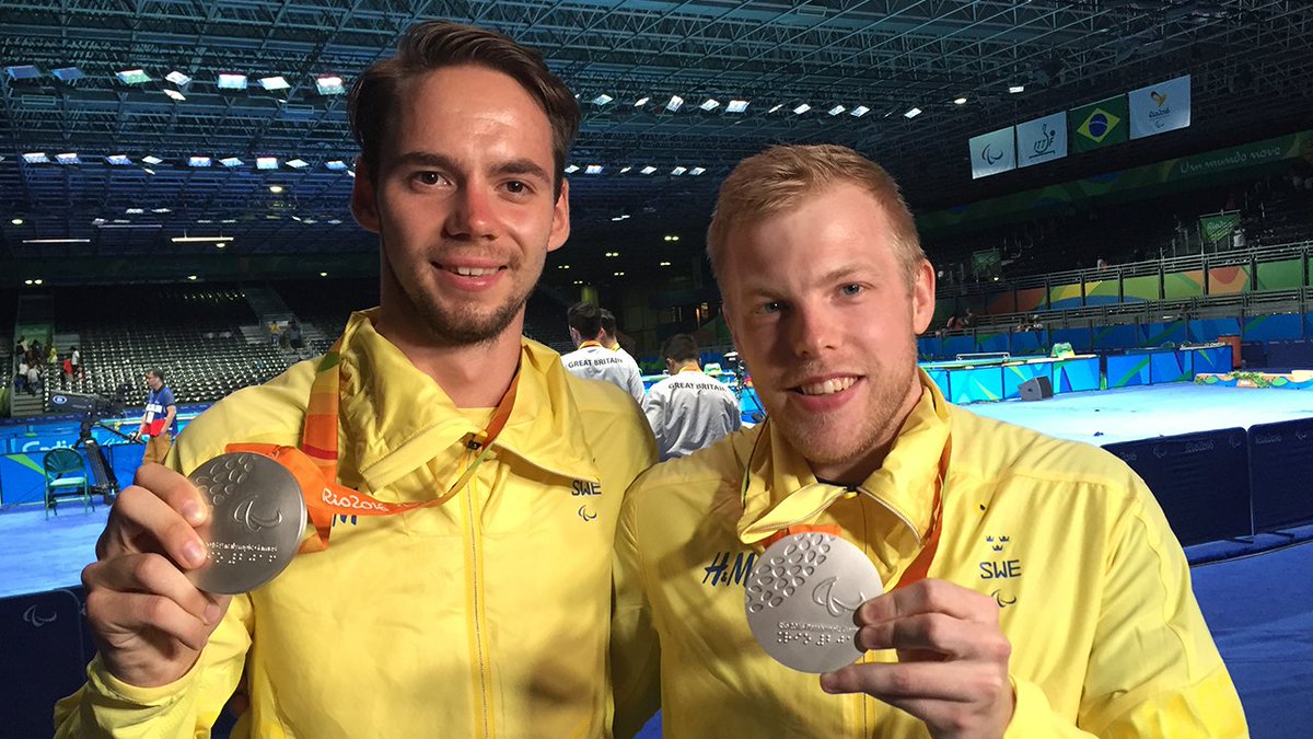 SVTSport's tweet photo. Här är de, silverherrarna. https://t.co/HhWOVv608H #paralympics #paraswe https://t.co/jbFxNsTakN