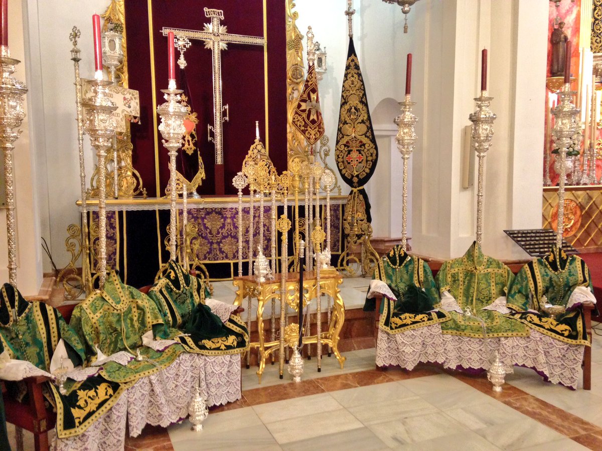 EsperanzaHuelva's tweet photo. Altar de insignias con motivo del Acto Misericordioso en el que nuestra Hermandad participará en el día de mañana. https://t.co/9B3ZEYaAHO