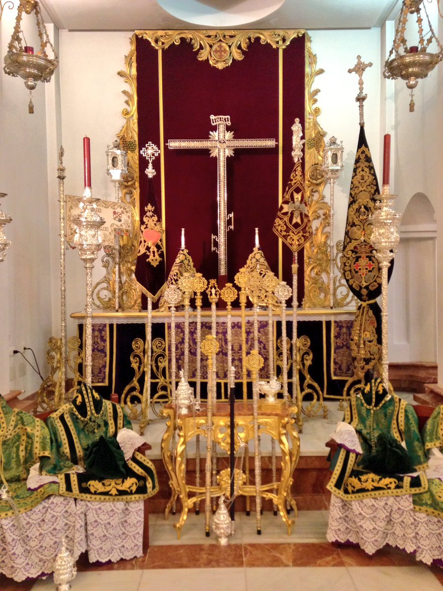 EsperanzaHuelva's tweet photo. Altar de insignias con motivo del Acto Misericordioso en el que nuestra Hermandad participará en el día de mañana. https://t.co/9B3ZEYaAHO