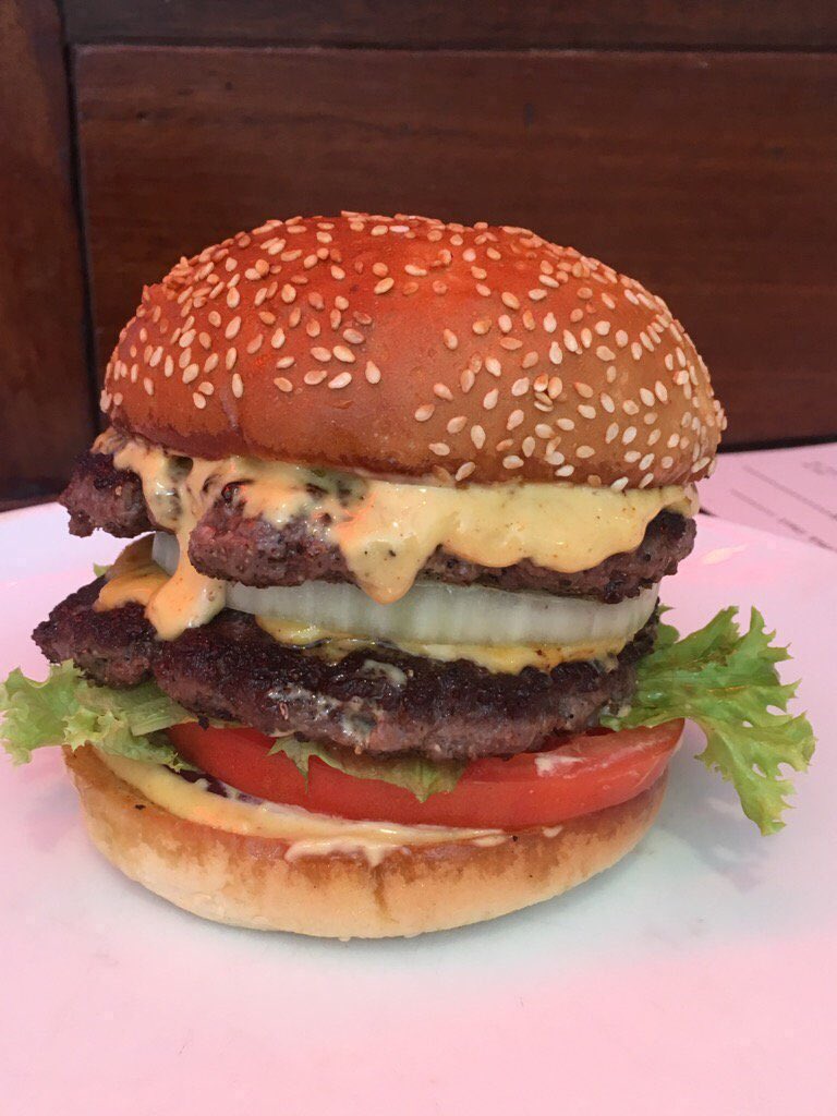 PupaRestaurant's tweet photo. Our 'old school' burger 2 X 5 ounce, patties,onion,lettuce,tomato,cheese,1000 island. RT for the chance to win 2. https://t.co/dJQCUyWhQ6