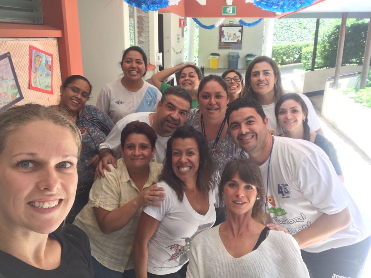 WalterF61962893's tweet photo. Grupo 12 #L4LCIG 
Grupo 12 
Con los extranjeros https://t.co/QkQmgPcSJO