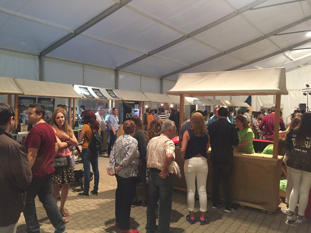 Talabeerfest's tweet photo. Ya tenemos a los mas madrugadores por #talabeer esto promete ambientanzo.
Que no te lo cuenten #talaveradelareina https://t.co/AkZhv0KiWZ