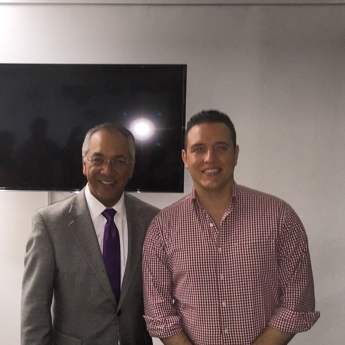 AlanGenao's tweet photo. 🎈🎉 #HBD @eddymartinezDOM /// #exitos a un #hombre #incansable e #innovador con una #vision #extraordinaria para #RD https://t.co/MVGOz2sBPh