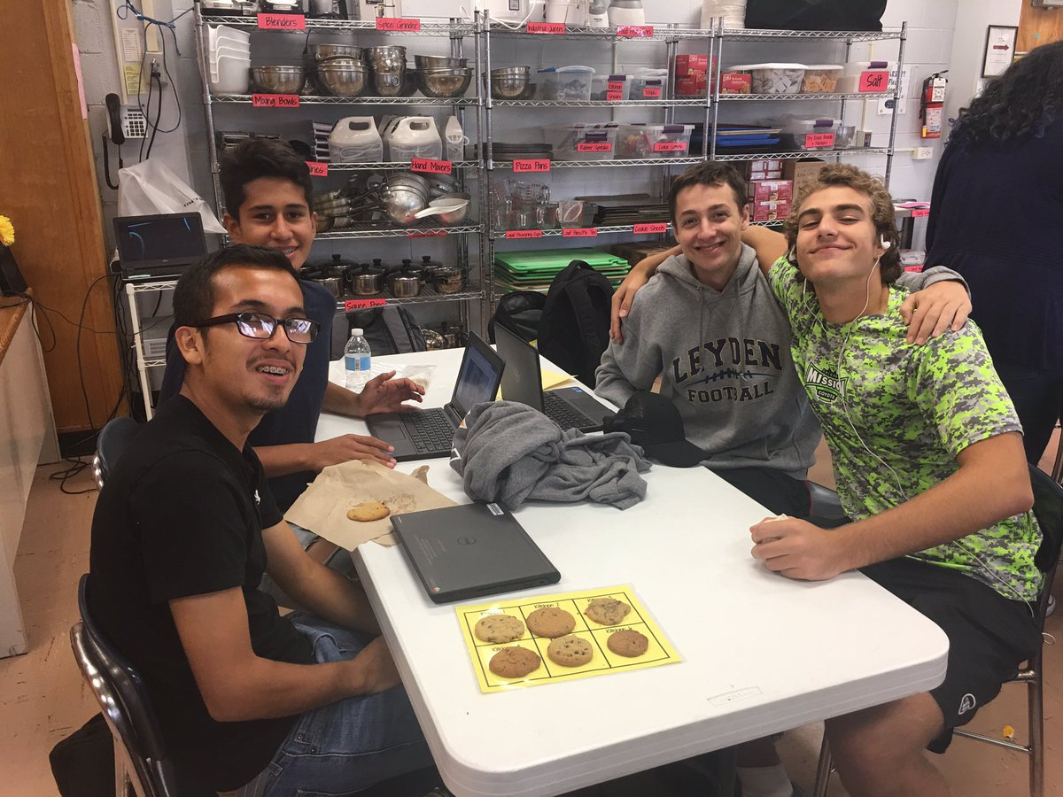 LHS_MrsJeske's tweet image. Teaching #ingredientfunctions in #CulinaryBasics w/ the help of Chocolate Chip Cookies #allsmiles #LeydenPride 🍪