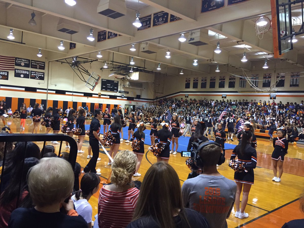 frede52's tweet photo. Some scenes from today's #TenaflyHS Pep Rally!!! #THS #TigerPride https://t.co/B9nzP6D6rr
