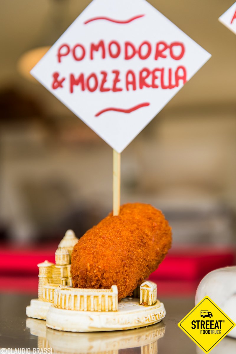 STREEATfestival's tweet photo. @ApeCesare con i #supplì.
@carroponte 
#milano #foodtruckfestival #weekend #roma https://t.co/YmHQtDib9J