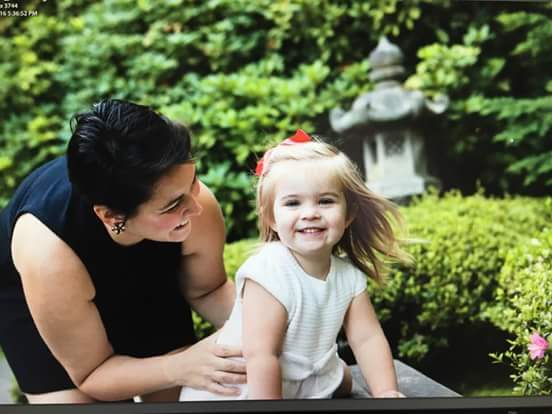 wrapwithLMPerry's tweet photo. @RegenceOregon You've denied cancer treatment to this amazing lady (Carolyn Sundheim). This is her 2yr old daughter. https://t.co/FyyESUWUm7