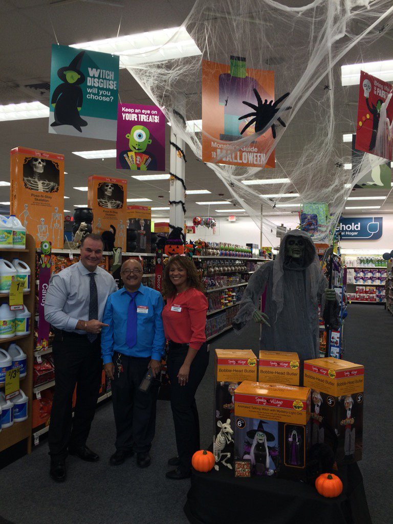jmgwar's tweet photo. Store 113 in Homestead FL ready for Halloween https://t.co/cqF6ruo6dC