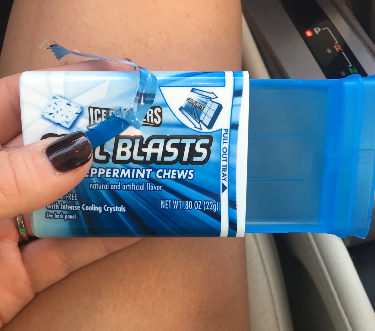 katelan_byars's tweet photo. @IceBreakersMint just bought these, opened them up, &amp; it was completely empty. 🤔 https://t.co/jq2JpPYyqs