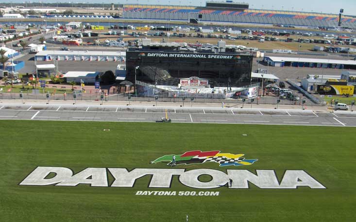 TakeaGetaway's tweet photo. Remodeled/Open to the public is the Daytona International Speedway.  The heart of NASCAR.  https://t.co/IDd1zZfxDy https://t.co/MQIAaM5fIa